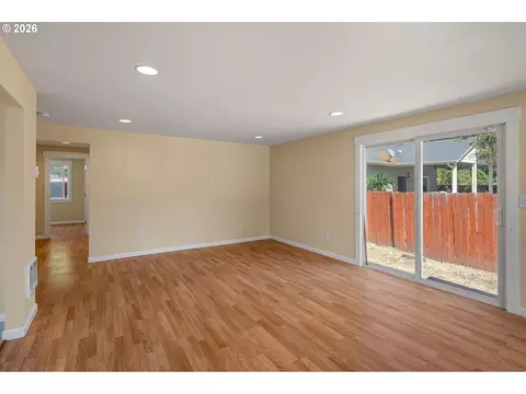 Living - 2631 Edison St, Eugene, OR 97402 photo 5 of 10