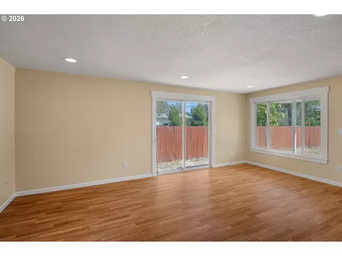 Living - 2631 Edison St, Eugene, OR 97402 photo 7 of 10