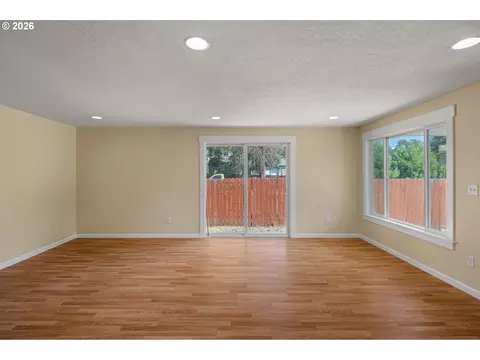 Living - 2631 Edison St, Eugene, OR 97402 photo 6 of 10