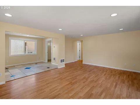Living - 2631 Edison St, Eugene, OR 97402 photo 3 of 10