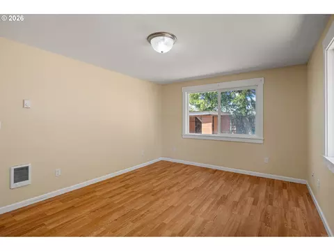 Living - 2631 Edison St, Eugene, OR 97402 photo 10 of 10