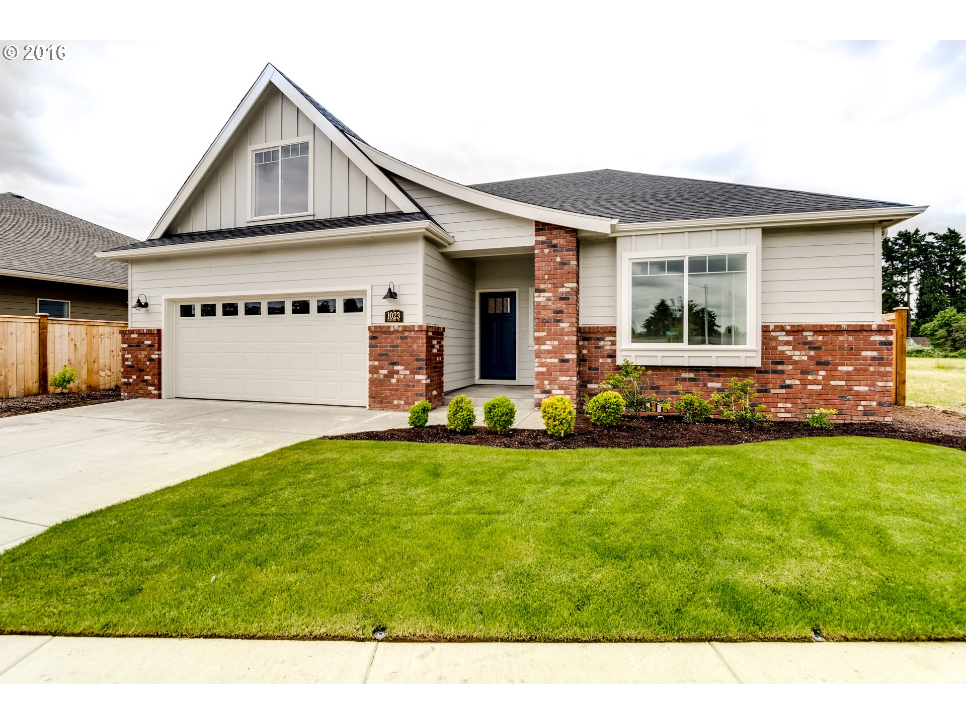 1023 Hamilton St, Springfield, OR 97477 photo 1