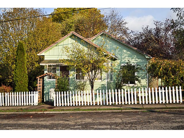 660 SW Cherry Ave, Willamina, OR 97396 photo 1