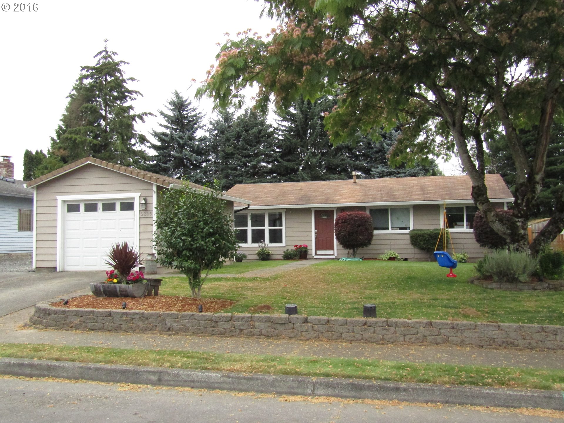 2305 SE Hacienda Ave, Gresham, OR 97080 photo 1