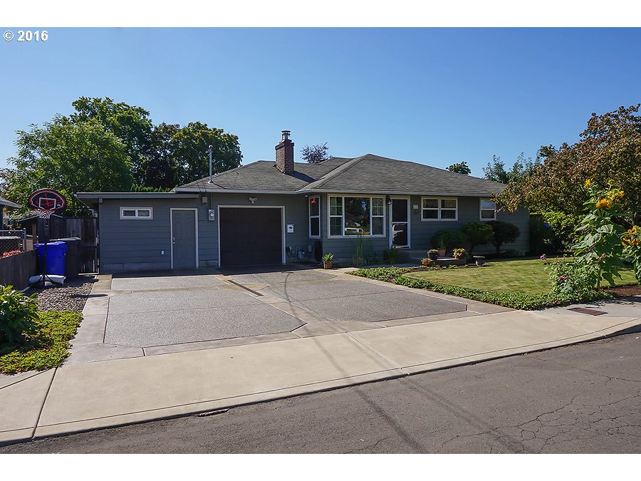 435 E Berkeley St, Gladstone, OR 97027 photo 1