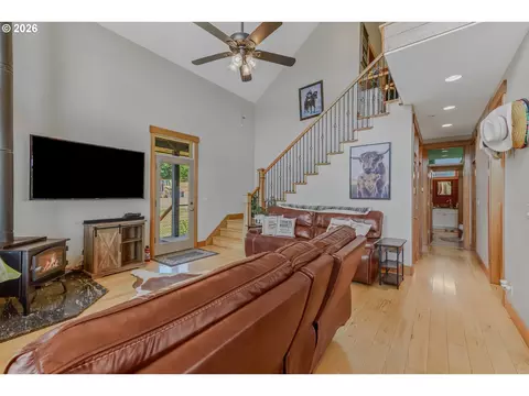 29455 Gregory Rd, Rainier, OR 97048 photo 4