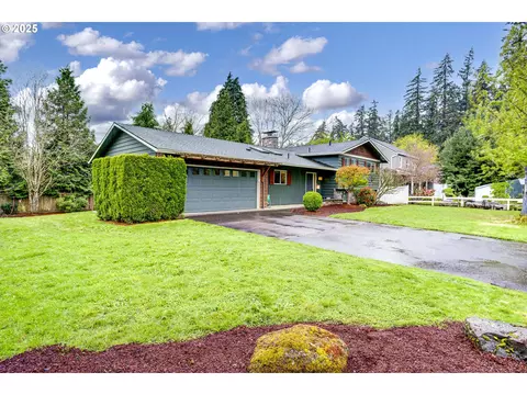 5670 Childs Rd, Lake Oswego, OR 97035