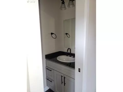 Bath - 152 Allison Ave, Sutherlin, OR 97479 photo 2 of 2