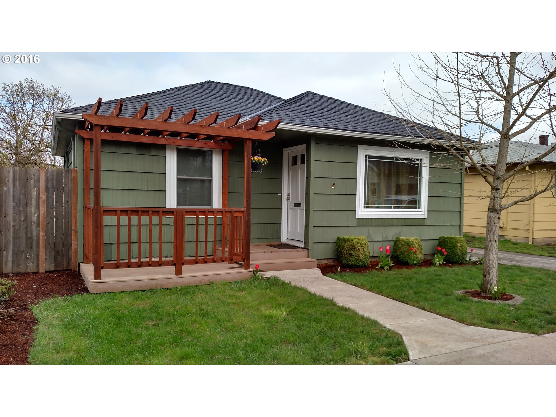 260 E Clarendon St, Gladstone, OR 97027 photo 1