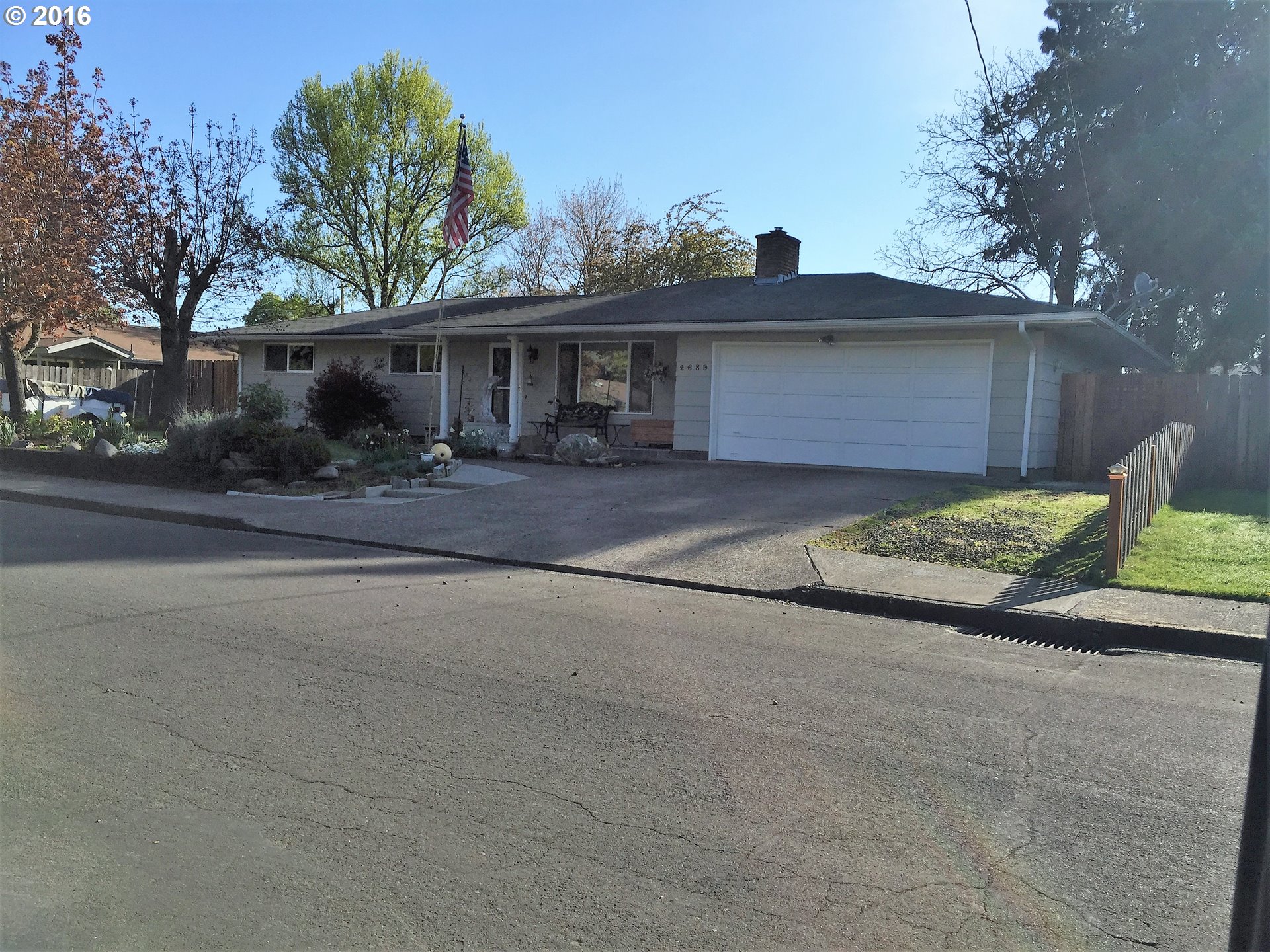 2689 Summer Ln, Eugene, OR 97404 photo 1