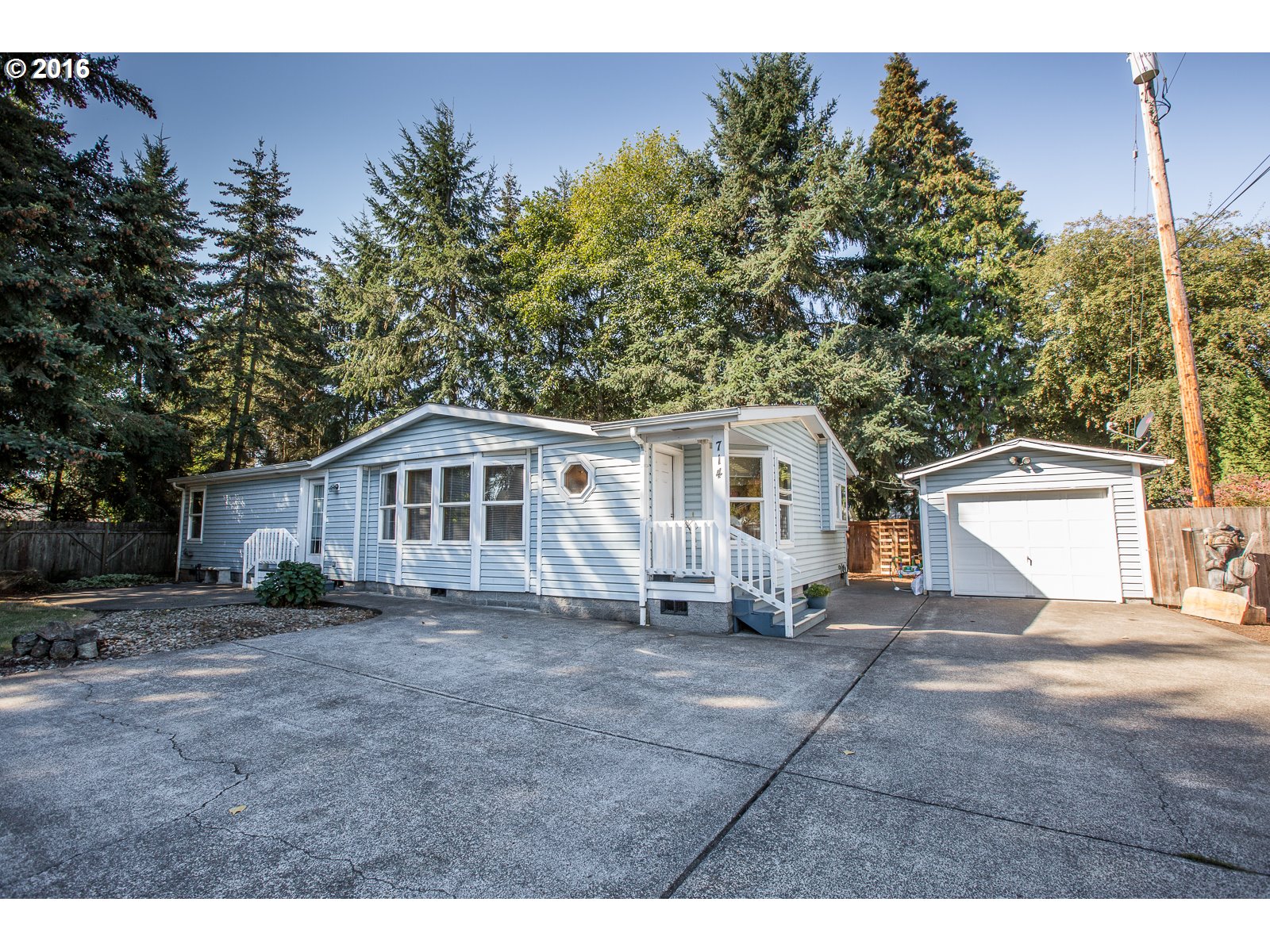 714 N Bertelsen Rd, Eugene, OR 97402 photo 1