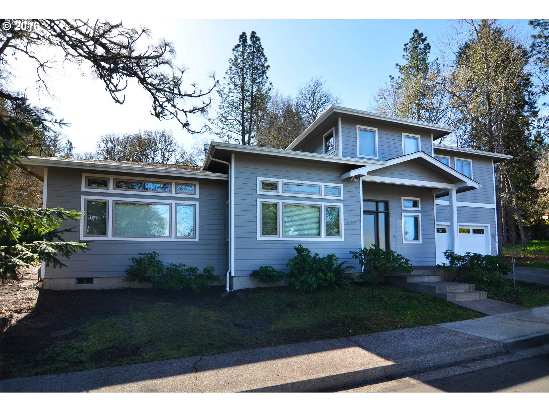 692 E 39th Pl, Eugene, OR 97405 photo 1