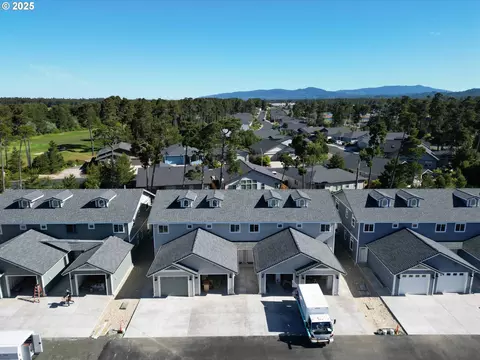 1577 37th St, Florence, OR 97439