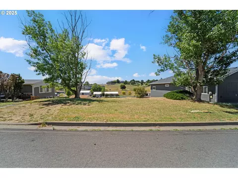 421 NW 22nd St, Pendleton, OR 97801