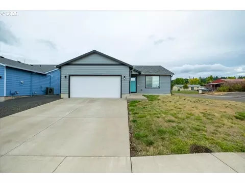 1231 46th Ct, Sweet Home, OR 97386