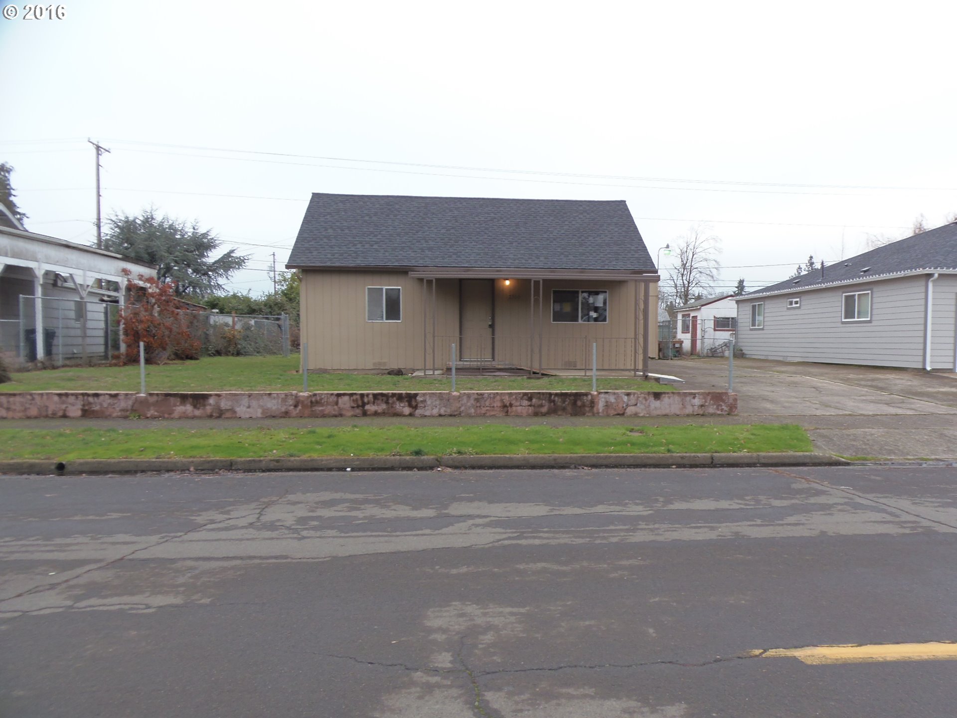 2300 E St, Springfield, OR 97477 photo 1
