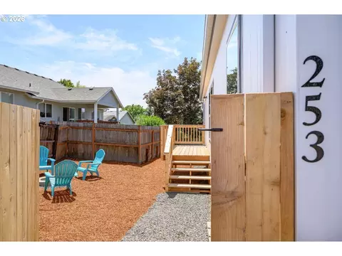 253 E 7th St, Lafayette, OR 97127 photo 3