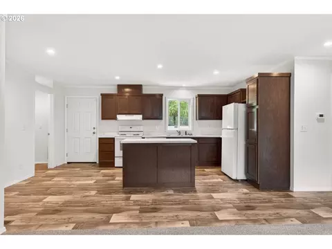 253 E 7th St, Lafayette, OR 97127 photo 9