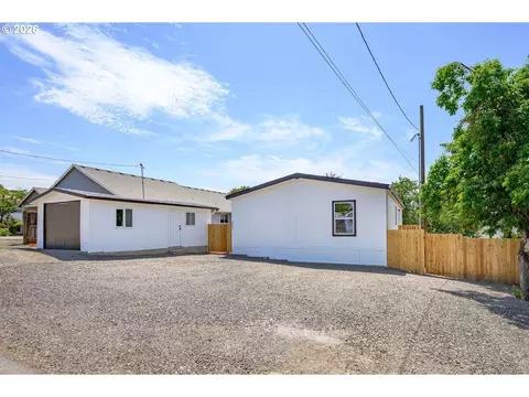 253 E 7th St, Lafayette, OR 97127 photo 2