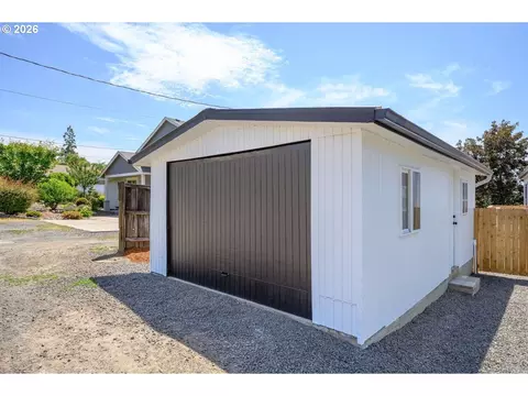 253 E 7th St, Lafayette, OR 97127 photo 39