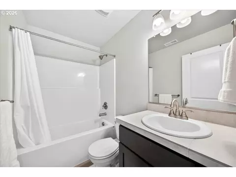 Bath - 4124 E Labish Ln, Newberg, OR 97132 photo 3 of 3