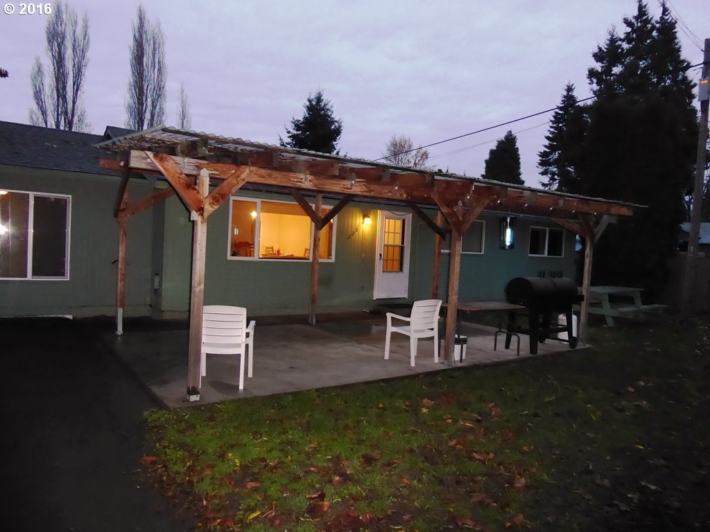 2261 Wisconsin St, Eugene, OR 97402 photo 1