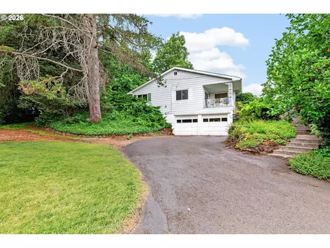10065 SE Cresthill Rd, Happy Valley, OR 97086