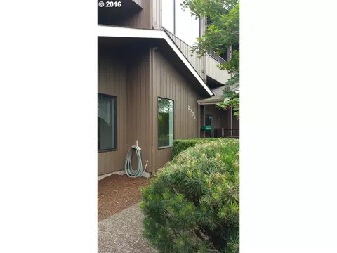 2271 Ridgeway Dr, Eugene, OR 97401 photo 1