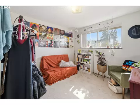 Bedroom - 2018 Debra Dr, Springfield, OR 97477 photo 1 of 5
