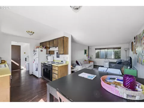 Kitchen - 2018 Debra Dr, Springfield, OR 97477 photo 1 of 4