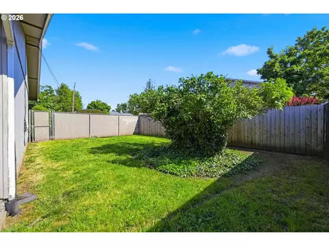 Exterior - 2018 Debra Dr, Springfield, OR 97477 photo 8 of 10