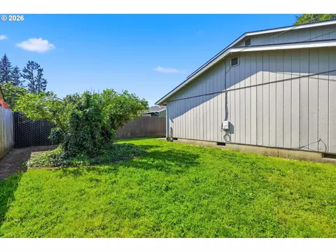 Exterior - 2018 Debra Dr, Springfield, OR 97477 photo 10 of 10