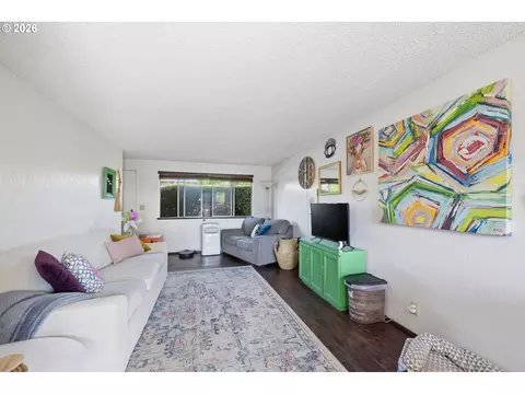 Living - 2018 Debra Dr, Springfield, OR 97477 photo 1 of 1