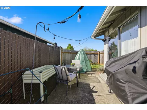 Exterior - 2018 Debra Dr, Springfield, OR 97477 photo 5 of 10