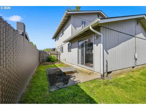 Exterior - 2018 Debra Dr, Springfield, OR 97477 photo 9 of 10