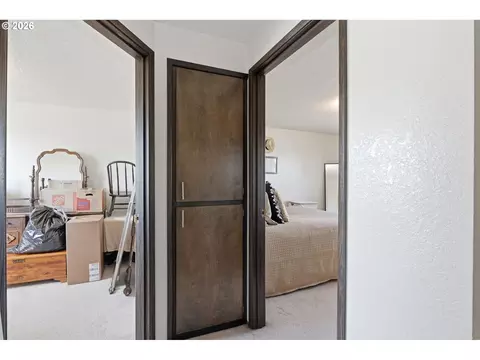 Entry Way - 2018 Debra Dr, Springfield, OR 97477 photo 3 of 3