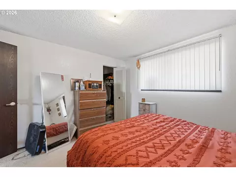 Bedroom - 2018 Debra Dr, Springfield, OR 97477 photo 3 of 5
