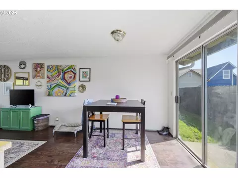 Dining - 2018 Debra Dr, Springfield, OR 97477 photo 2 of 4