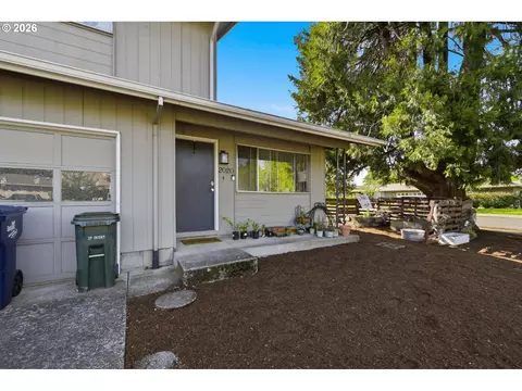 Exterior - 2018 Debra Dr, Springfield, OR 97477 photo 7 of 10