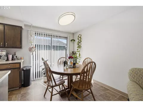 Dining - 2018 Debra Dr, Springfield, OR 97477 photo 4 of 4