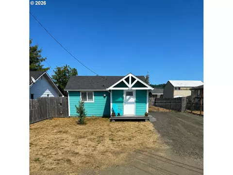 130 N 12th St, Lakeside, OR 97449