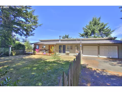 94268 Sixth St, Gold Beach, OR 97444