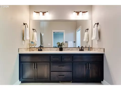 Bath - 3550 Mountain Quail Ln, Eugene, OR 97405 photo 2 of 5