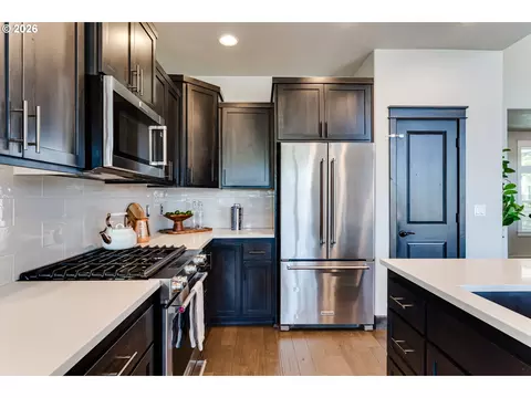 Kitchen - 3550 Mountain Quail Ln, Eugene, OR 97405 photo 3 of 4