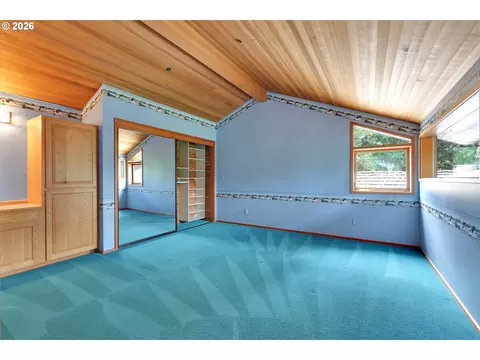 Bedroom - 85368 Ridgetop Dr, Eugene, OR 97405 photo 3 of 5