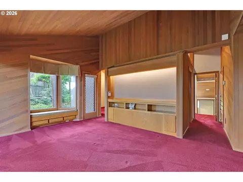 Living - 85368 Ridgetop Dr, Eugene, OR 97405 photo 10 of 11