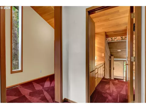 Entry Way - 85368 Ridgetop Dr, Eugene, OR 97405 photo 6 of 6