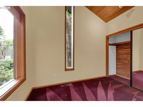 Bedroom - 85368 Ridgetop Dr, Eugene, OR 97405 photo 4 of 5
