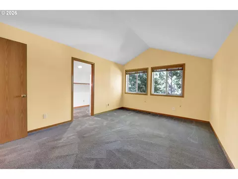 Bedroom - 85368 Ridgetop Dr, Eugene, OR 97405 photo 5 of 5