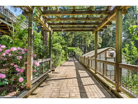 Exterior - 85368 Ridgetop Dr, Eugene, OR 97405 photo 5 of 7